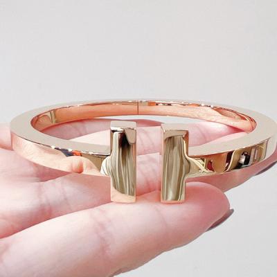 Tiffany T Square Bracelet in 18k Gold 60010736
