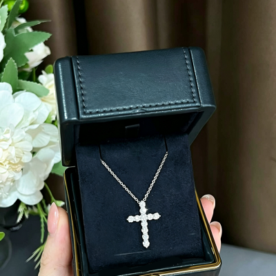 Graff Round Diamond Cross Small Pendant 18K White Gold | RGP007